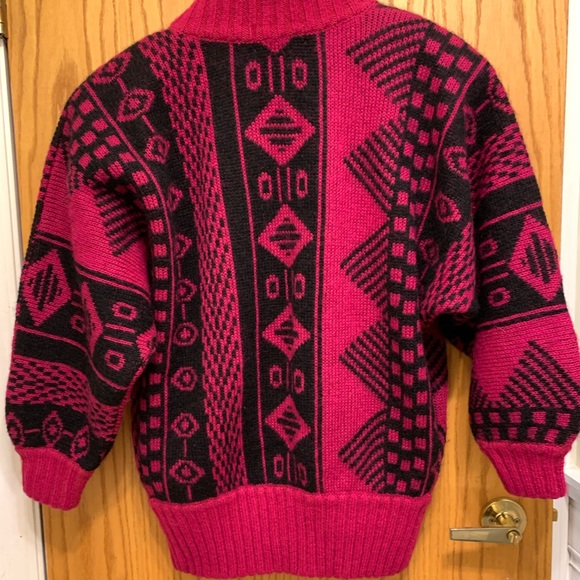Stunning vintage fuchsia ‘80’s oversized 100% wool cardigan, batwing sleeves - Picture 2 of 3